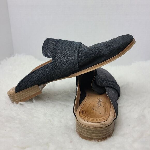 Free People At Ease  Women's Size 6.5 Black slip-on Snake Skin Leather Slide - Picture 8 of 10